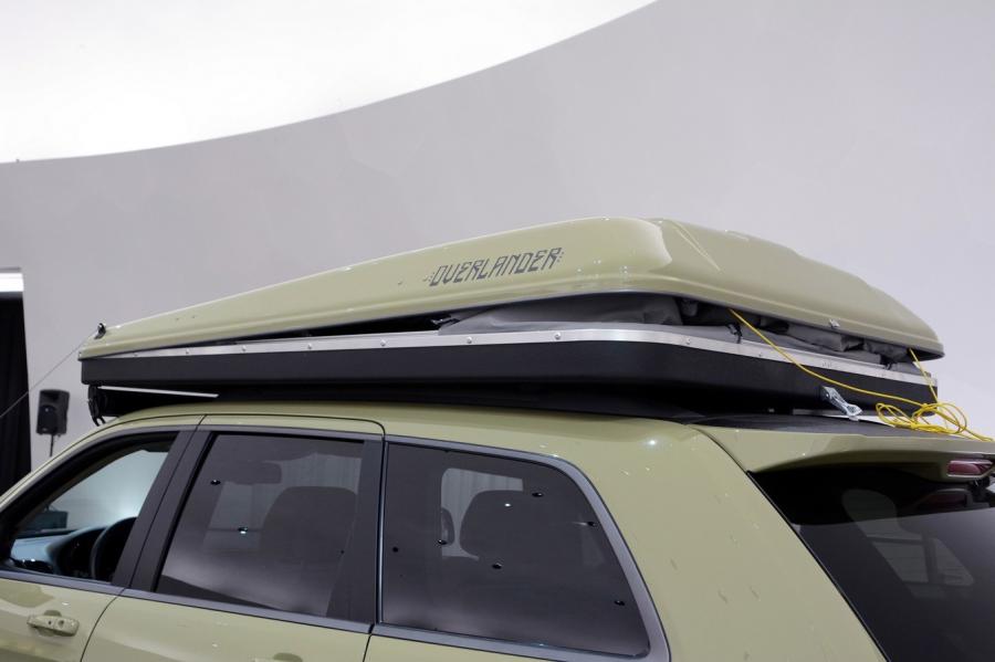  Jeep Grand Cherokee Overlander Concept 2015 года  (фото 8 из 19)